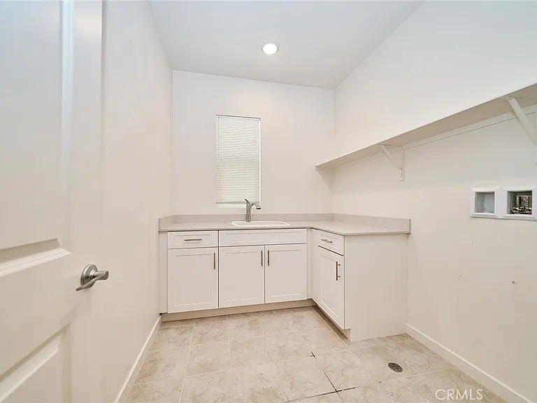 2622 E Embry Ln — Photo 28