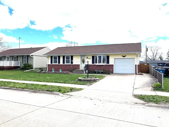 615 14th Pl, Camanche, IA 52730