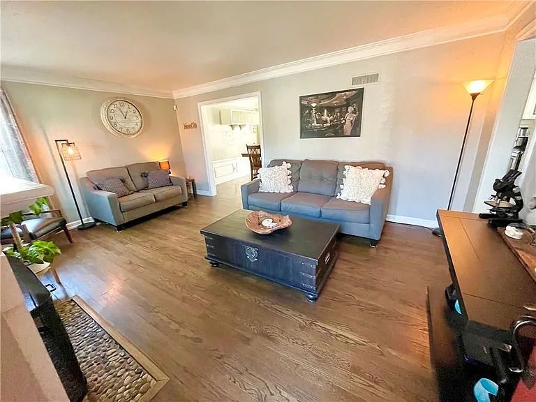 5635 Roe Blvd — Photo 3