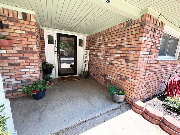 5th image of 310 W 9th St