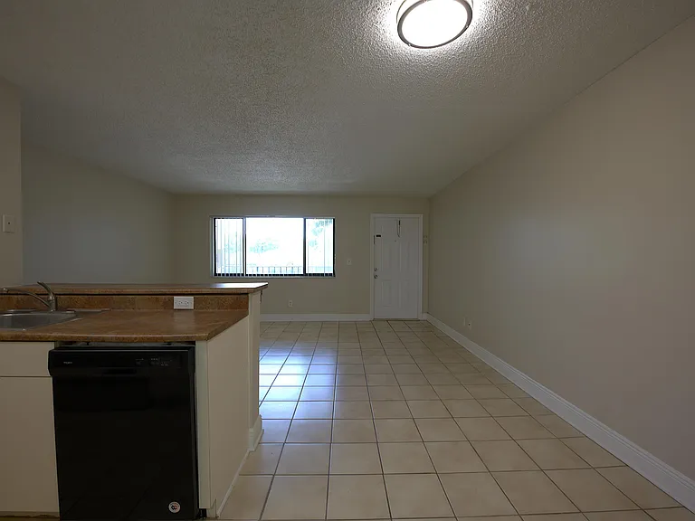 1523 Meadows Cir W — Photo 5