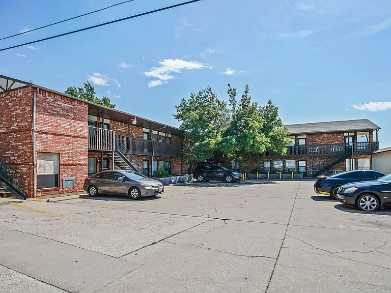 Meridian Place Apartments — Photo 28