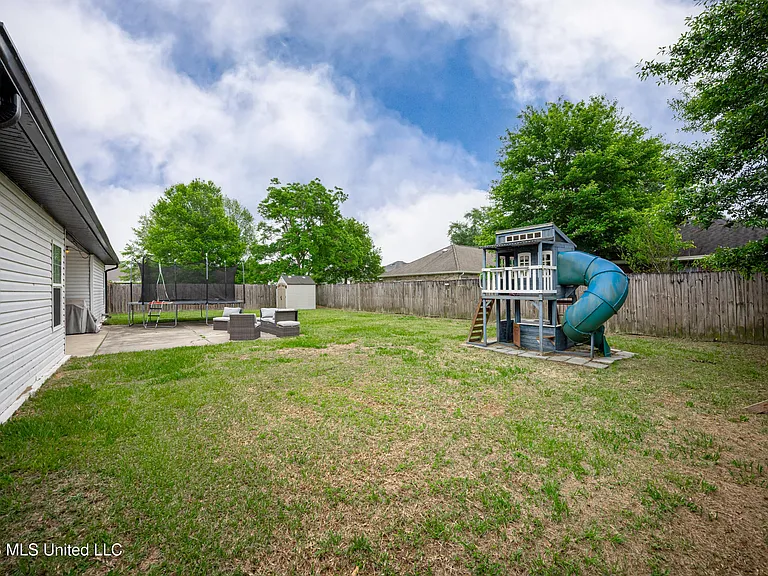 15208 Lisa Dr — Photo 52