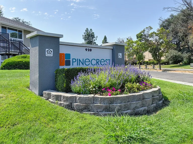 Pinecrest Monument Sign