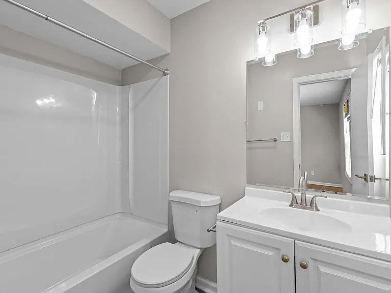 1314 Little Bay Ave #9 — Photo 5