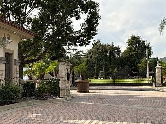 2nd image of 5746 Ridgeview Dr