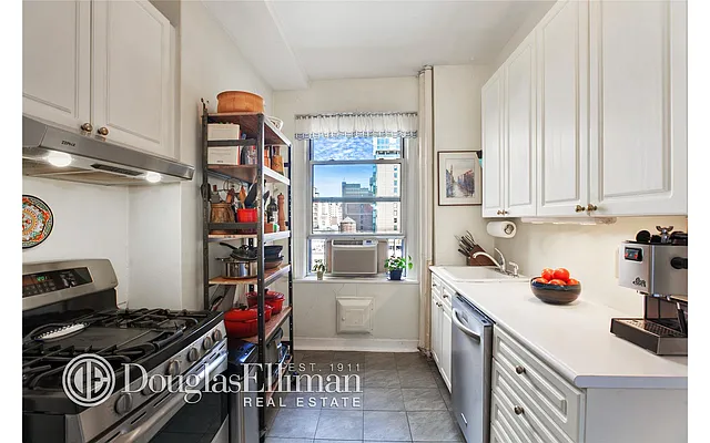 Sold by Douglas Elliman | media 16