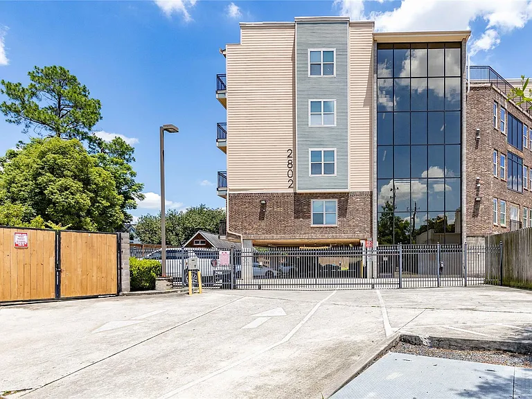 2802 Morrison St #106 — Photo 2