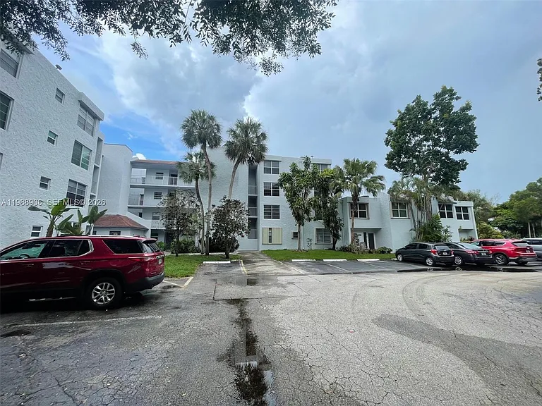 9441 Live Oak Pl #209 — Photo 29