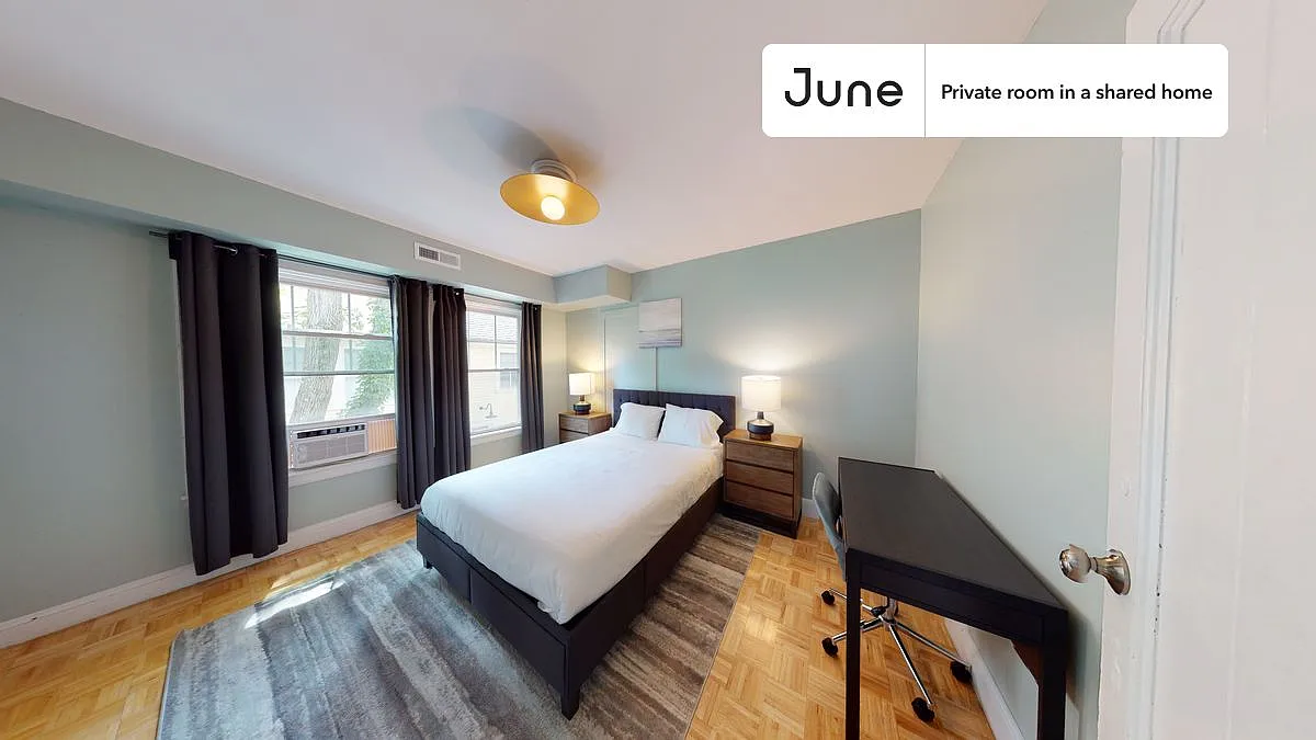 Queen bedroom in 7 bed/2.5 bath home in Harvard Square (Cambridge) #443 C — Photo 1