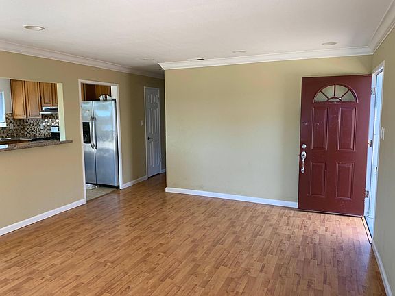 4th image of 47 Parkrose Ave
