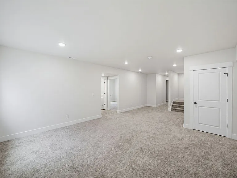 435 E River Ln — Photo 20