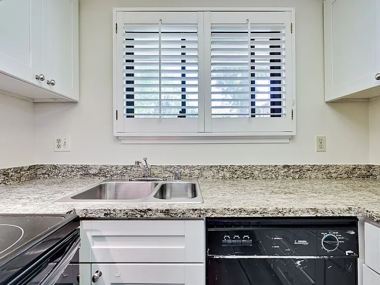 1083 N Abbott Ave — Photo 27
