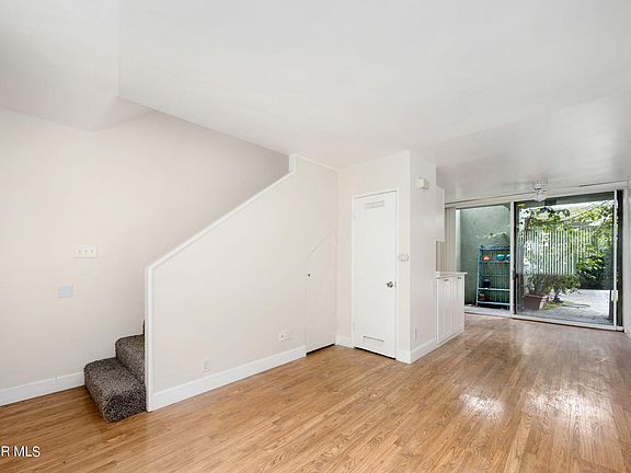 5th image of 13103 Moorpark St