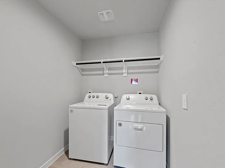 3335 Silverton Dr — Photo 32