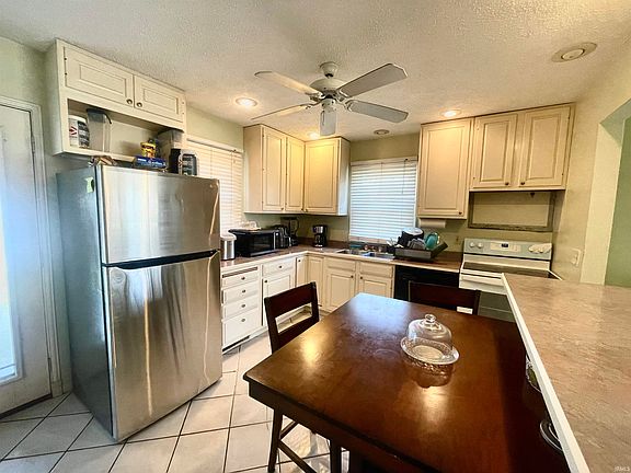 5th image of 1517 S Saint James Blvd