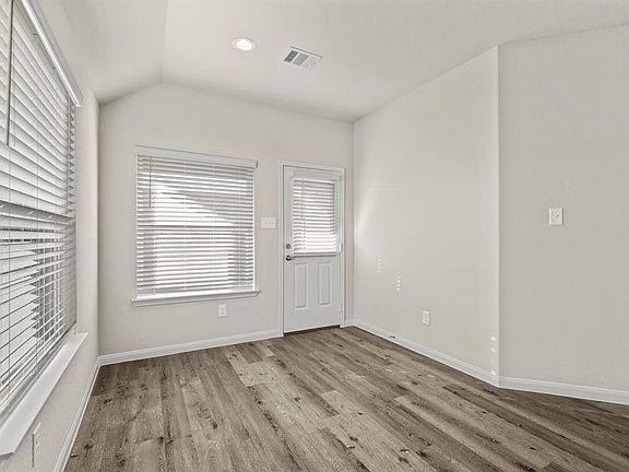 5th image of 14090 Chinook Dr