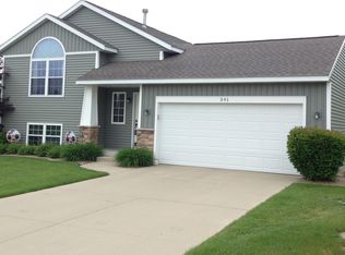 391 Pioneer Trl, Cedar Springs, MI 49319