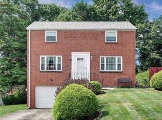 427 Lucy Dr, Pittsburgh, PA