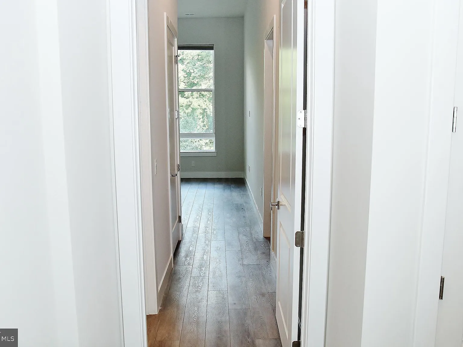 3 bed, 2.5 bath, 1915 sqft, $6,150 — Photo 3