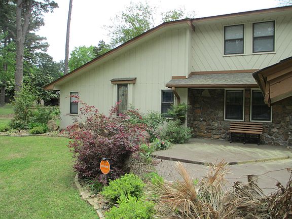 4th image of 11 Pinecrest Dr