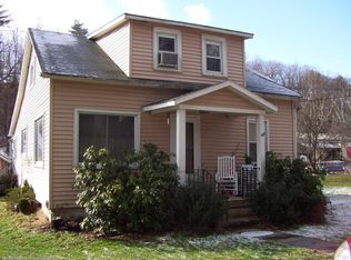 20 Church Dr, Falls, PA 18615