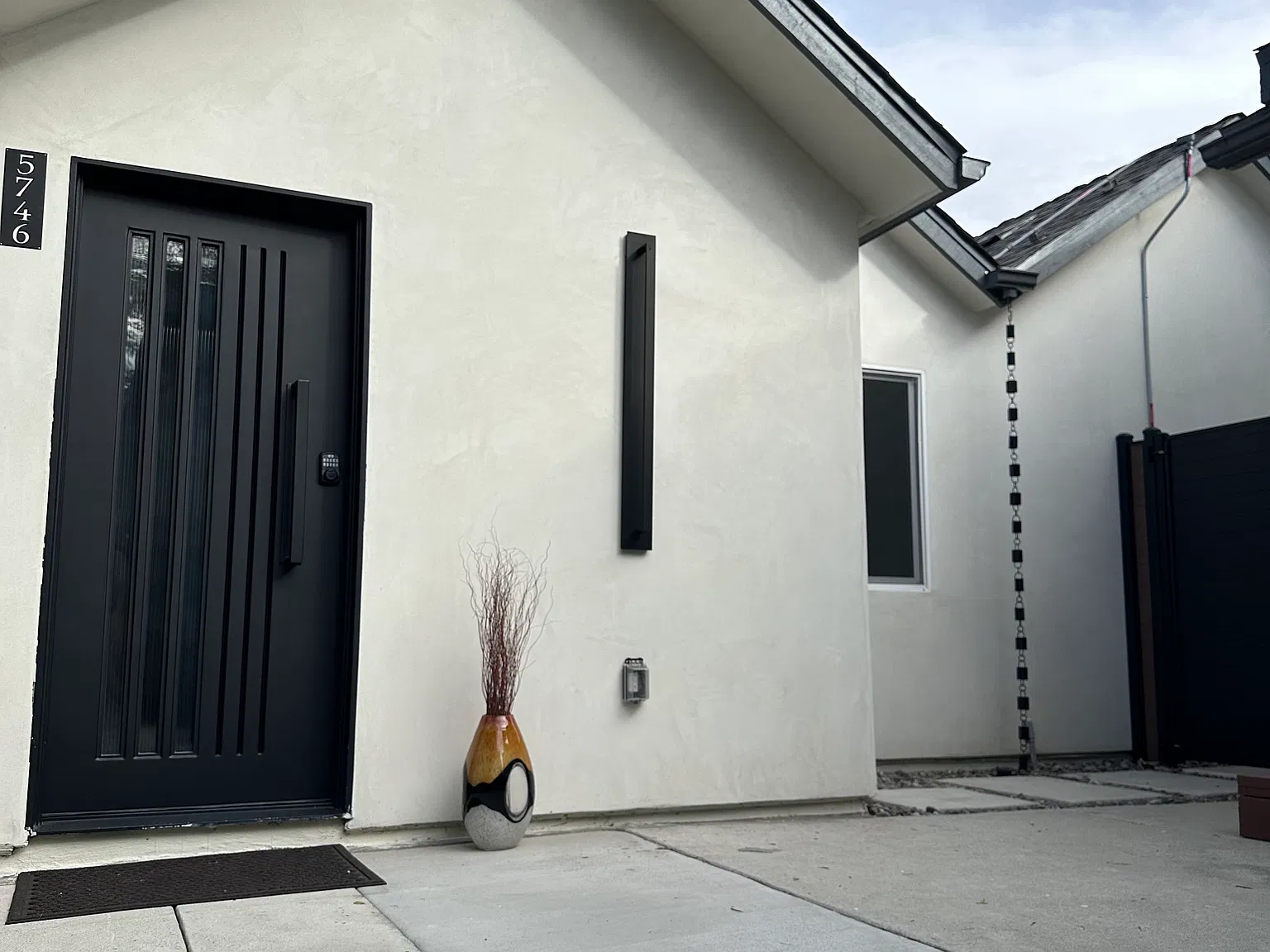 2 bed, 800 sqft, $3,600 — Photo 1
