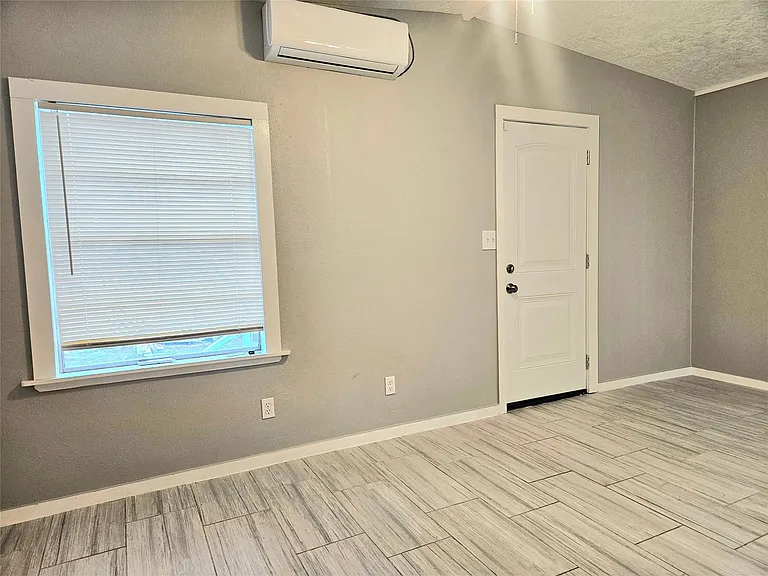 4419 W Bayshore Dr #6 — Photo 2
