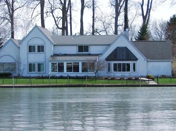129 Bayshore Dr, Sandusky, OH 44870