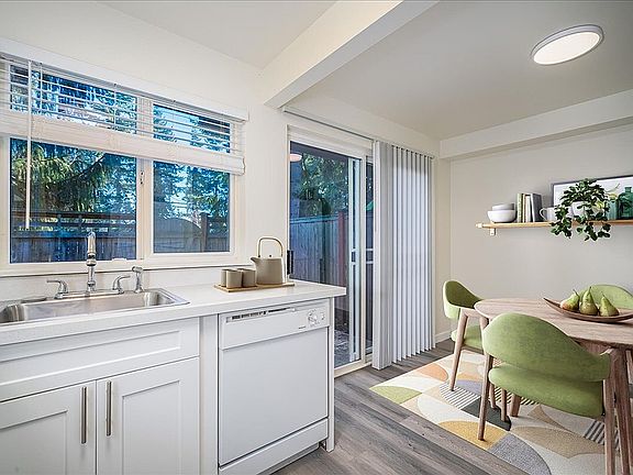 2 Bed, 1.5 Bath Dining Room