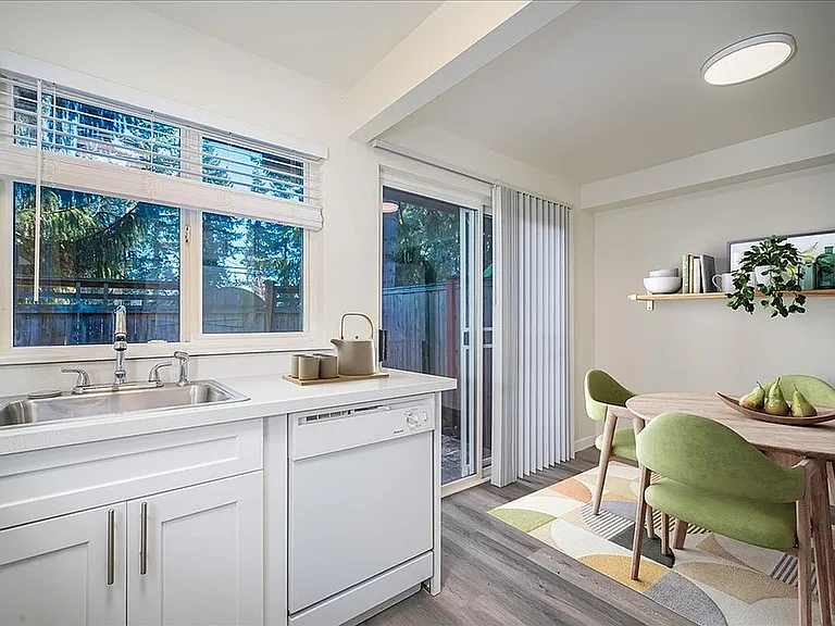 2 Bed, 1.5 Bath Dining Room