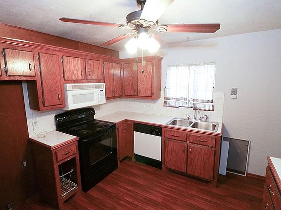 4th image of 3728 SE 24th St