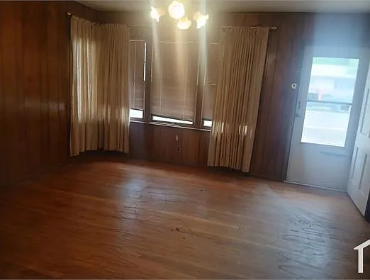 2413 Poplar St — Photo 4