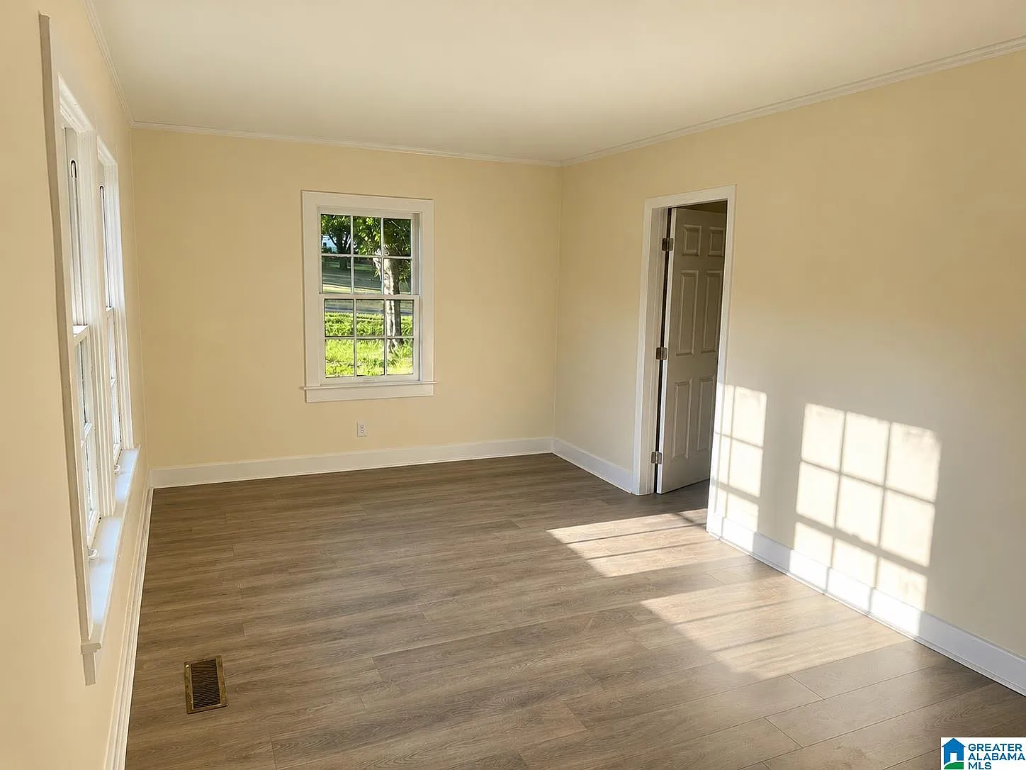 4 bed, 2.0 bath, $1,400 — Photo 2