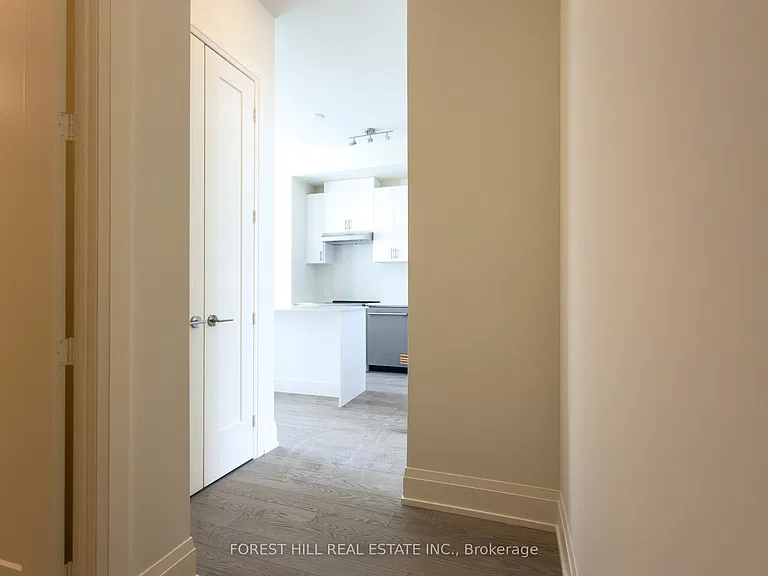 27 Korda Gate #Penthouse 108 — Photo 2