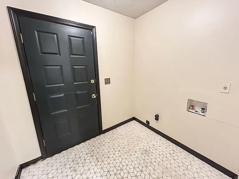 1642 Hillside St — Photo 23