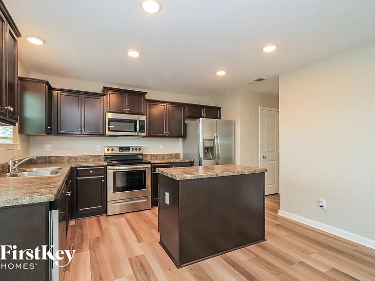 281 Estelle Dr — Photo 6