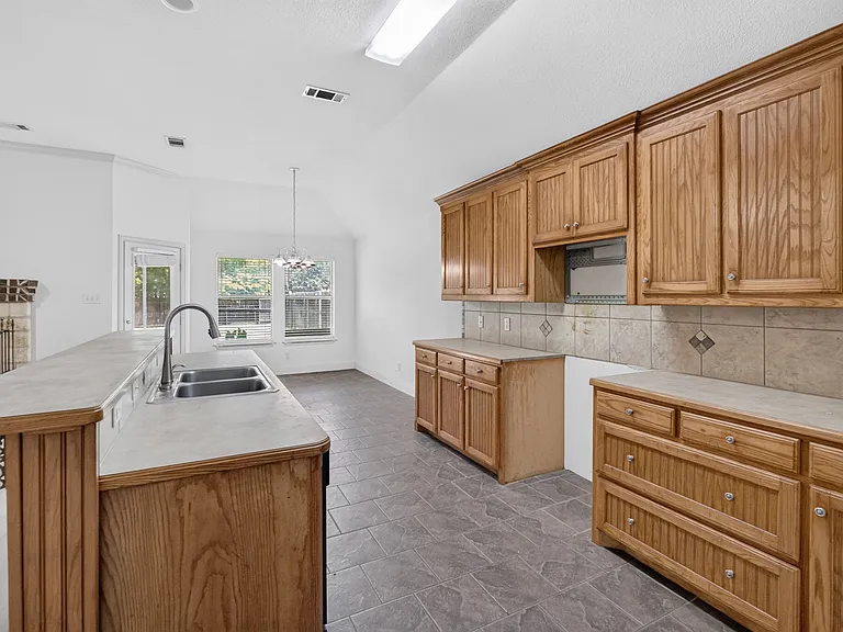 5709 Main St — Photo 8