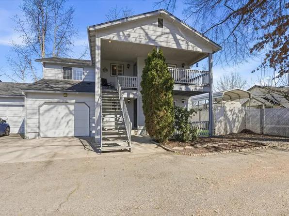 512 Village Dr, Central Pt, OR 97502