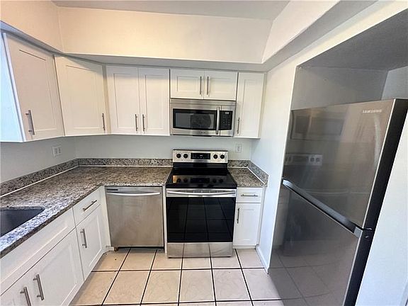 2nd image of 1370 NE 119th St APT 19