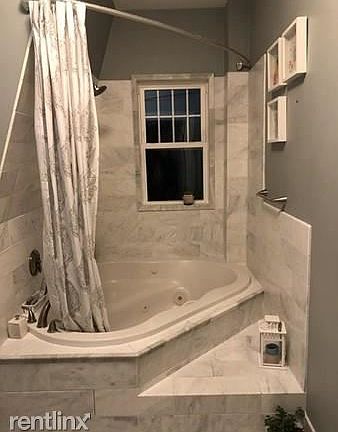 108WalntutSt.Bathroom