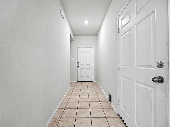5th image of 603 Taggart Trl