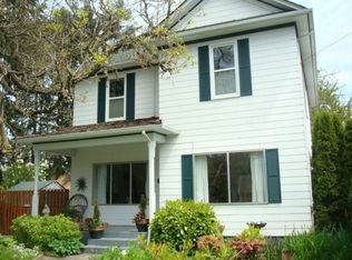 713 S Water St, Silverton, OR 97381