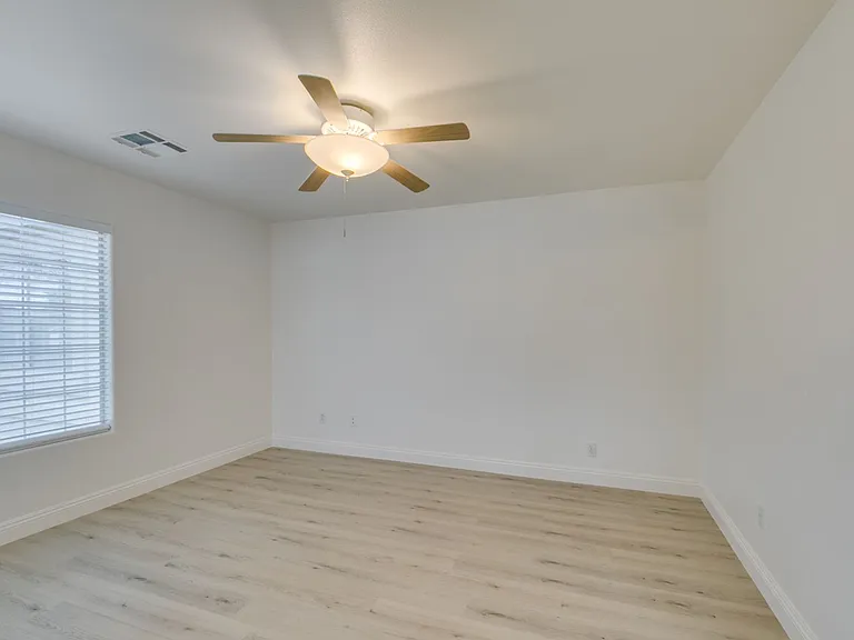 437 Palegold St — Photo 3