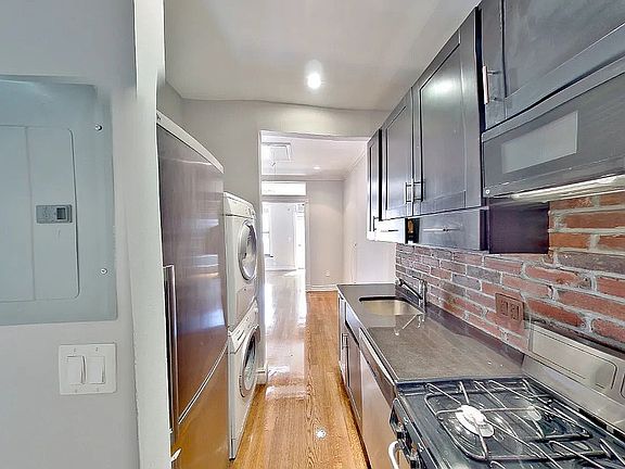 3rd image of 134 Orchard St APT 13
