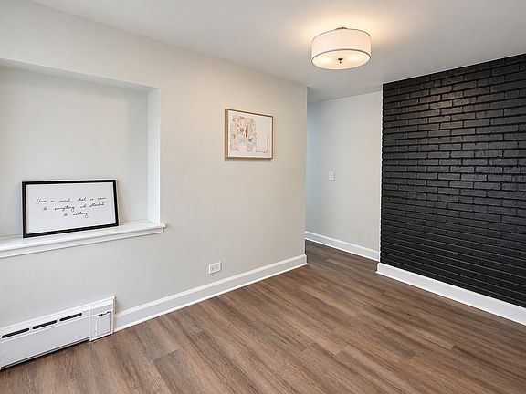 5th image of 2811 Forest Ln