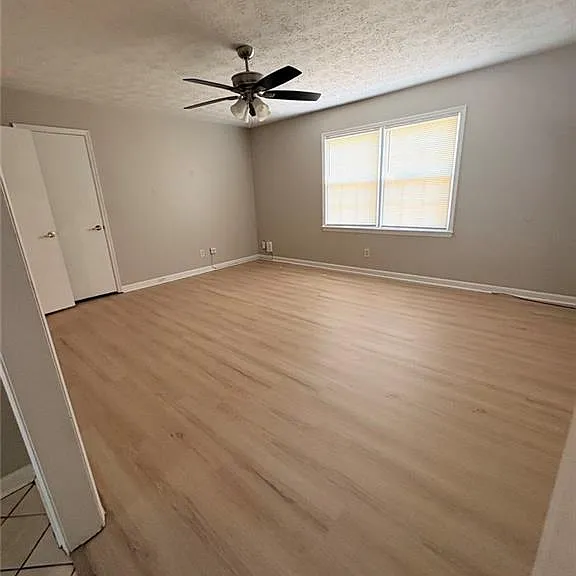 212 W Highland Ave — Photo 5