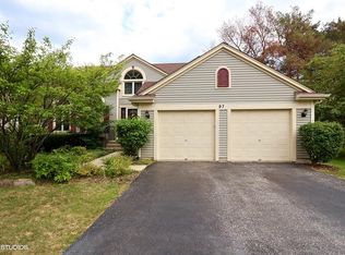 97 Alfred Ct, Vernon Hills, IL