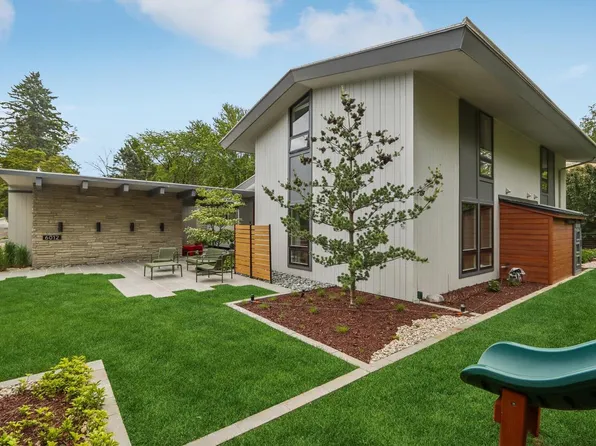 6012 North Lake DRIVE, Milwaukee, WI 53217