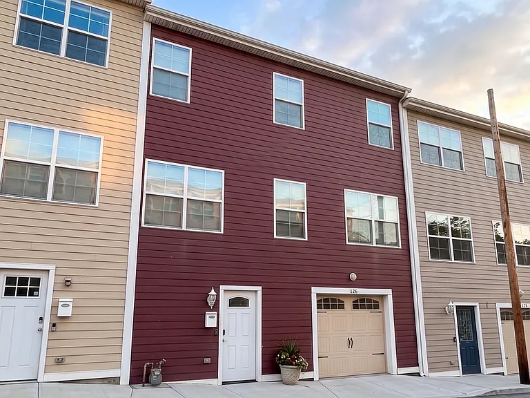 826 Spring Garden Ave — Photo 2